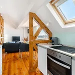 WHome | Premium River View Apartment